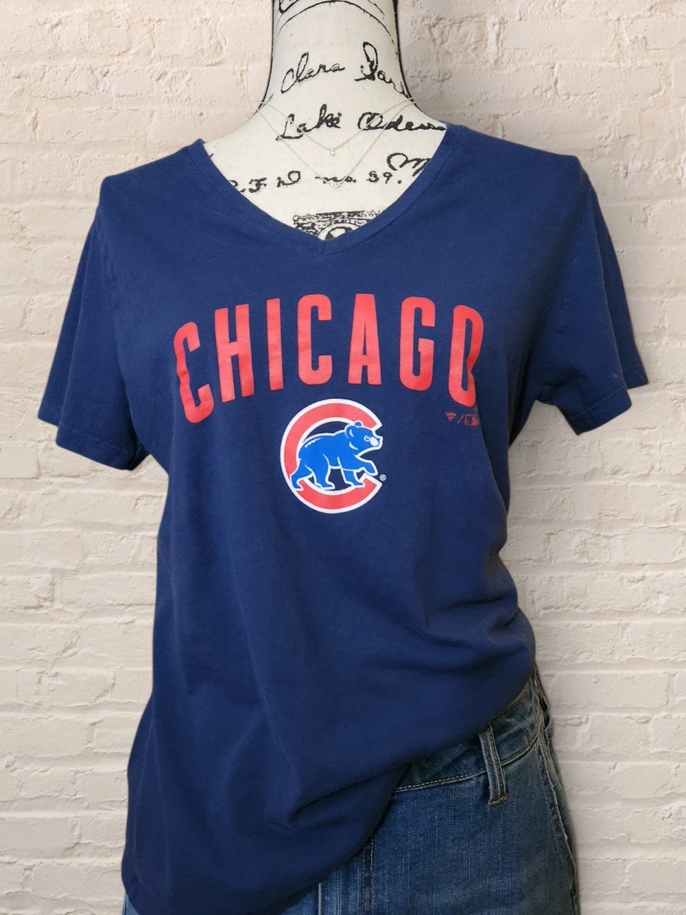 Fanatics Chicago Cubs T-Shirt Womens Large Blue V-Neck MLB Baseball Graphic Tee